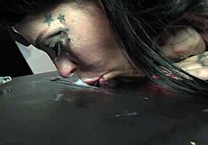 Schau, wie mollige Deutsche Ashley Cum Star viele Kerle gleichzeitig nimmt