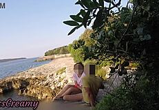 OMG, 이 18+ 틴 선생님이 크로아티아 해변에서 모두가 보는 앞에서 빨아줘!