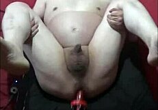 Διφυλικός τύπος γίνεται στον κώλο από μηχανή διλντο