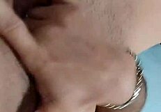 Oblá Latina s veľkým zadkom tvrdo strieka