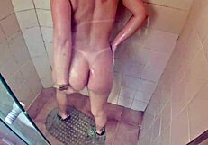 الرئيسة في الحمام، الموظفة نيكول برازيل تسر كس فيفي كابيتينياس، تنتهي في فمها