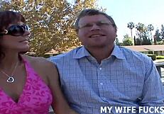 Hej, koukej, jak jezdím na jeho obrovským porno pérem, zatímco ty jen sedíš bezmocnej!