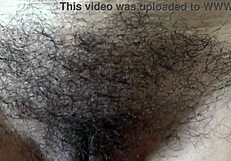 Mamă vitregă amatoare își arată corpul matur fiului vitreg excitat