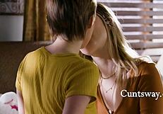 אמהות חורגות שלנו לא מצליחות לעצור אותנו מלליקק אחד את השני כל יום