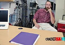 靠，肌肉白熊被巨大黑屌猛干