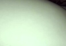 Oletko koskaan nähnyt rumaa naamaa erittäin seksikkäällä 18-vuotiaan vartalolla masturboimassa?