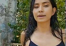 לטינה רזה ברונטית מדהימה עם ציצים רטובים בסצנה יפה ביער. צפה בה עכשיו.