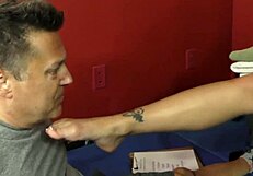 Cadela Má Karma Rx Domina Escravo na Academia com Adoração de Bunda Femdom