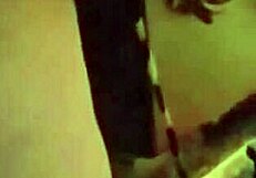 Жена прави шоу с дилдо за соло BBW забавление