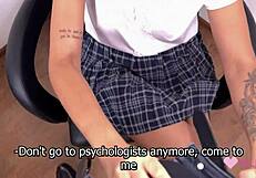 Profesorul m-a futut în clasă cu fundul meu mic 18+.