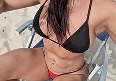 Latina sesa velik kurac pred analom na plaži Copacabana