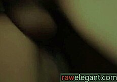 Hé, tu veux voir cette euro bien roulée se faire sodomiser après un massage ?