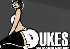 Hé, tu veux me voir gâter ma belle-mère bien roulée ? Son gros cul a besoin de mon toucher spécial aujourd'hui !