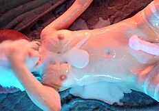 Loira de Meias é Fodida por Pau Enorme, Gemendo na Poça de Porra