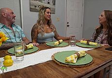 Τι ψάχνει πραγματικά η Misty Meaner στο δωμάτιο των θετών γονιών της;