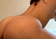 Gri bere'li hatun arkadan inanılmaz sikişiyor.