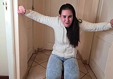 急不可耐在牛仔裤和抓绒外套里尿尿，到底能多脏乱？