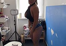 Hey, willst du Lilly Veroni, Veronica Leal, Aubrey Black in wilder Gangbang-Action hinter den Kulissen sehen?