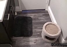 Hej, ali ne misliš, da hlačke moje pastorke dišijo fino v tem predogledu?