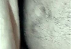 Šemale maćeha vrišti tokom intenzivnog lizanja pičke i jebanja