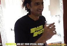 Ta dekla, podobna Narjis Fakhri, dobi pizdo in rit temeljito pojebano.