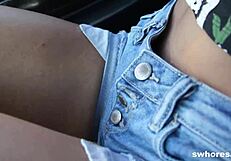 Sara Kay blir til en skitten hore for 100 euro. Hun lengter etter rå action.