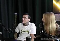 Momentos calientes de cosplay con Yasmin Pariz en rojo transparente