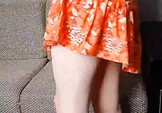 Twerkující velká bílá zadnice sissy crossdresser v amatérském gay webkameru