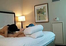 Wanita petite 18+ hisap kontol besar