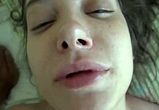 Gia Paige se fuka s prijateljico v POV, kaže velike joške na počitnicah