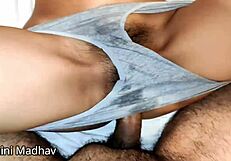 Возбуждённая индианка изменяет и получает жёсткий трах от незнакомца