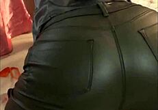 Francuska amatorka w skórzanych spodniach i satynie drażni szpilkami i stringami w POV