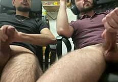 Arkadaşım Porno İzlerken Patlayıcı Boşaldı