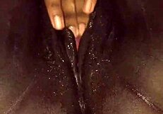 Big splendorial black call-girl exposes herself
