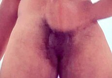 Bigcock amateur hunk gets off on his big cock