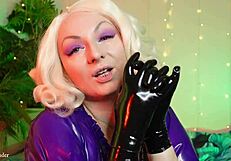 Amr experience of grander's Rya having milf in latex gloves and lingerie