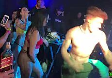 This show focuses on big ass and big tits of Novinha