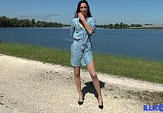 Amateur carlie gets her tight asshole stretched to the limit