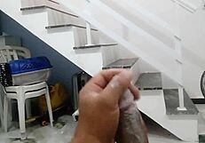 Bonito man fanning a cream handjob