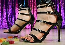 Rebecca diamante is a European femdom queen, and she crushes candy in HD video