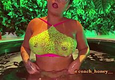 Brincando in the Motel Bathtub with Fun Joi Games