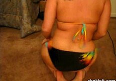 Sexy butt moves in a bikini