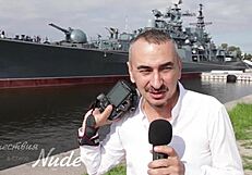 Nude model flashes in public outdoor settings