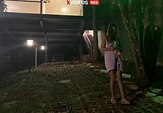 Novinha Receives Pizza Delivery Guy in Towel for Facial Cumshot