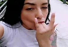 i enjoy rica colombiana dancing on the street