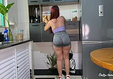 contratei essa empregada doméstica e ela veio vestida assim fiquei excitado com essa bunda enorme- esse é o whatsapp dela 13991647869