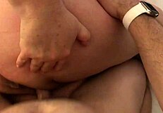 امرأة ممتلئة ناضجة خائنة غارقة في المتعة