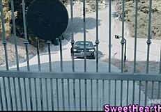 うわっ、アジアの若いレズ娘が激しく指マンされてる！