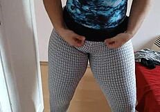 Hey, wanna record with me? Rainha do amador strips off tight white pants!