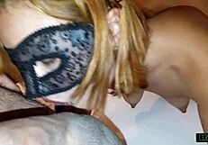 um oral e beijo grego da novinha sara bunny